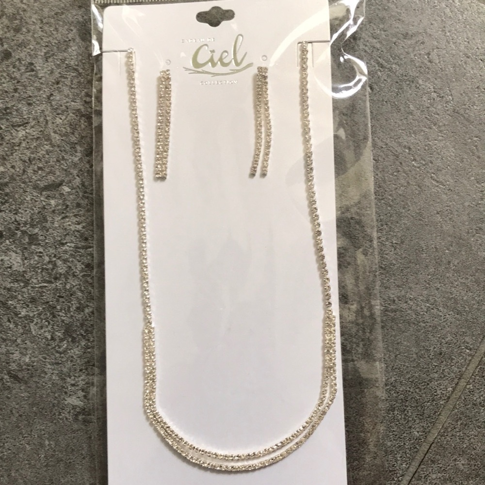 New in package costume jewelry earring and necklace set.